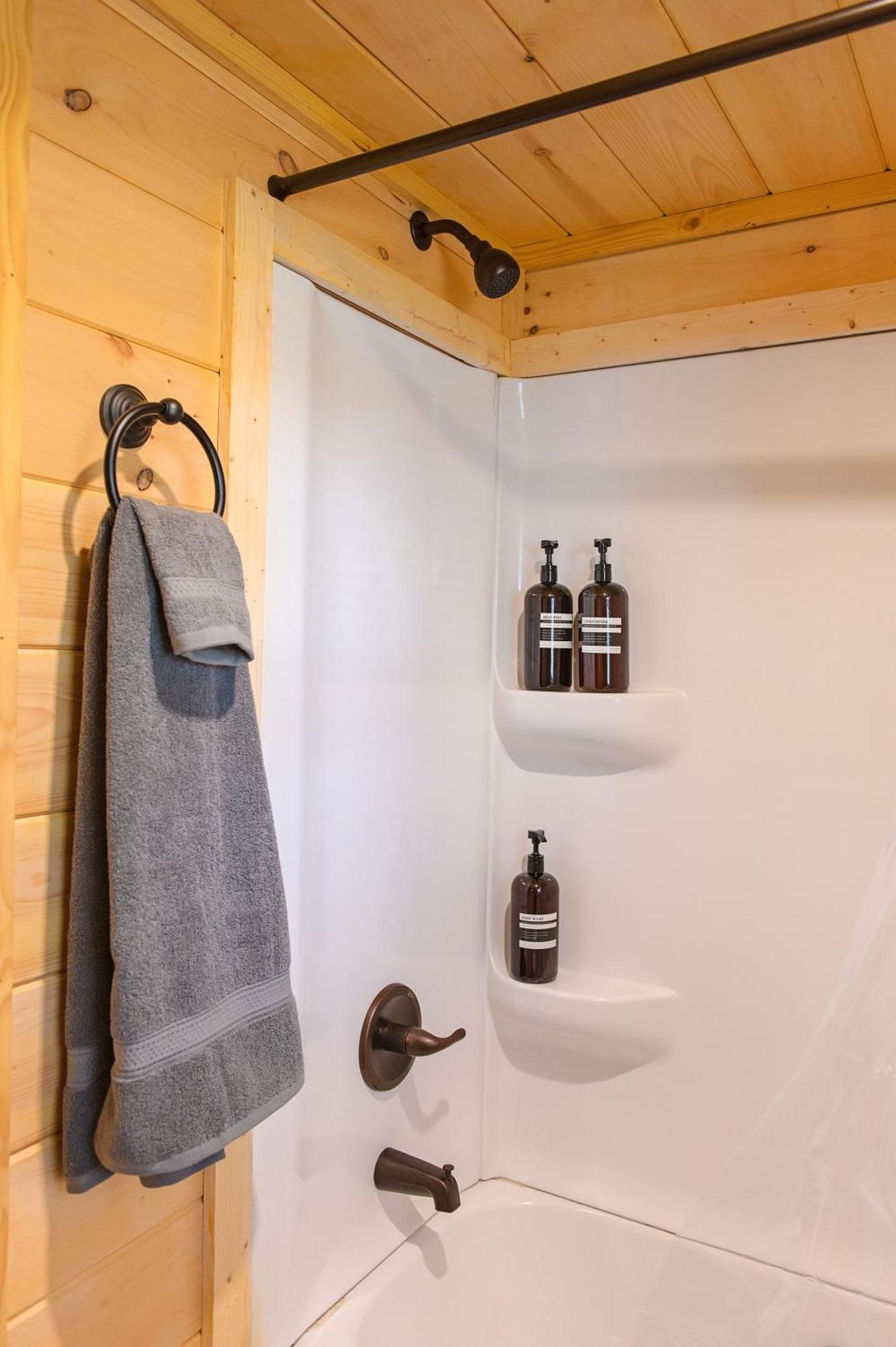 Lena Cabin Wooded Tiny Cabin - Hot Tub 채터누가 외부 사진