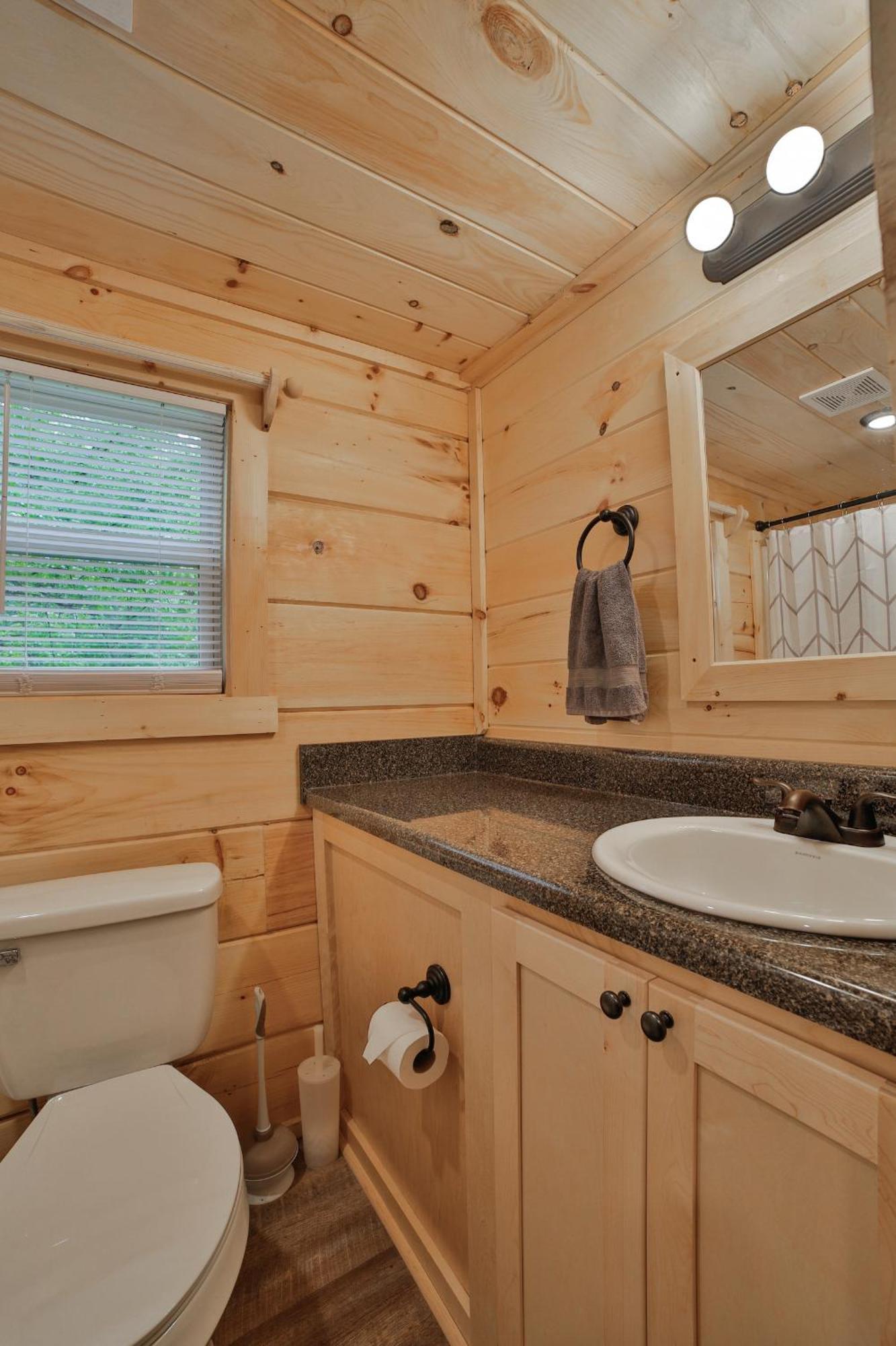 Lena Cabin Wooded Tiny Cabin - Hot Tub 채터누가 외부 사진
